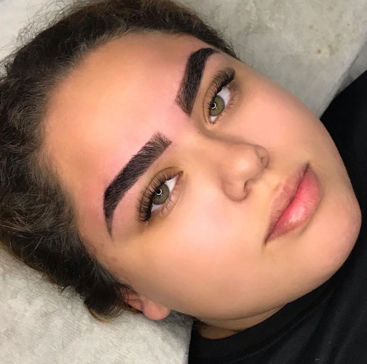 Modelo com extensão de cílios