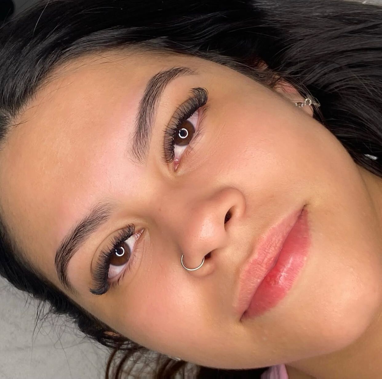 Modelo com extensão de cílios